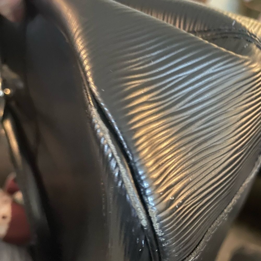 Auth Louis Vuitton blk epi‎ passy GM w/ silver hardware wallet keycase available - Picture 3 of 16